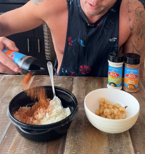Shake rice spice on top, use a lot